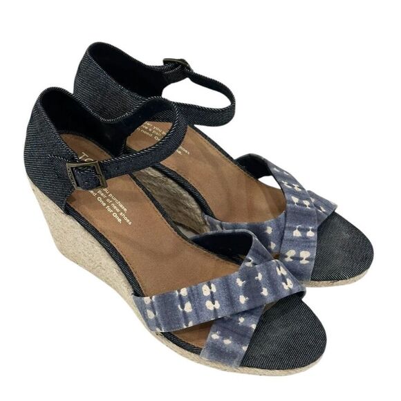 TOMS Sienna Wedge Espadrille Sandal Blue Denim Batik Tie Dye Womens Size 7.5 - Picture 2 of 10